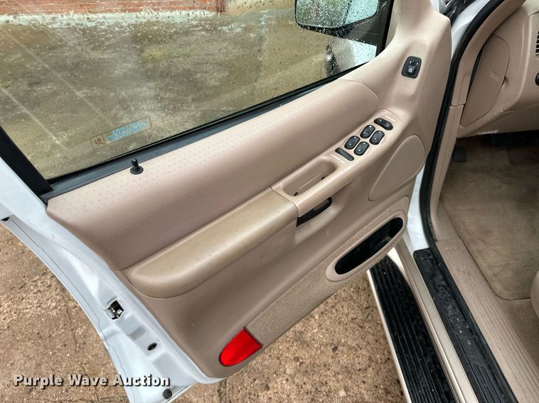 image for item KX9048 1998 Ford Explorer Eddie Bauer  SUV