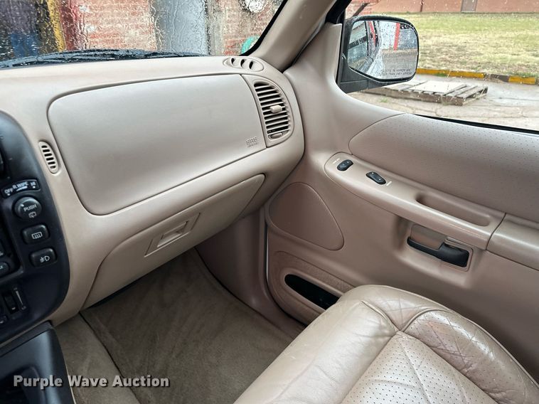 image for item KX9048 1998 Ford Explorer Eddie Bauer  SUV