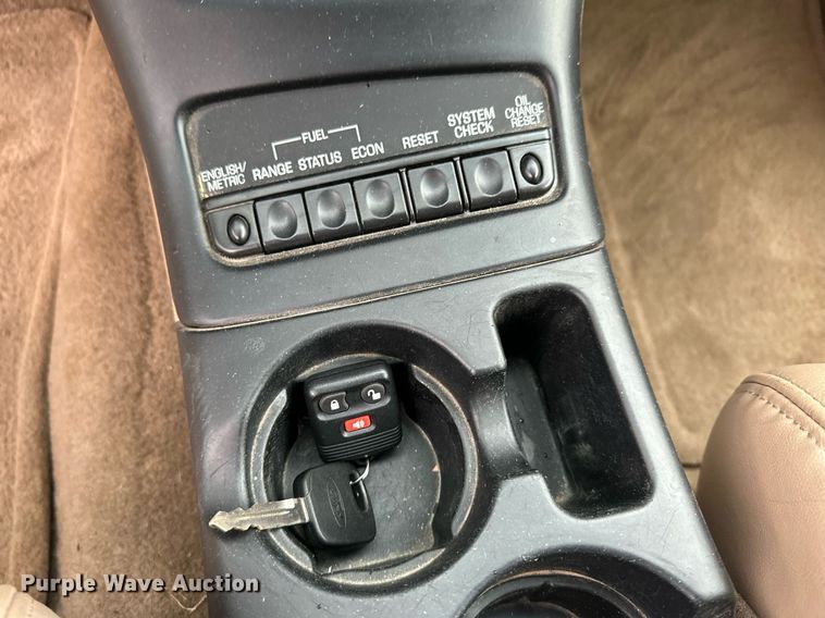 image for item KX9048 1998 Ford Explorer Eddie Bauer  SUV