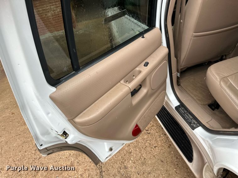 image for item KX9048 1998 Ford Explorer Eddie Bauer  SUV