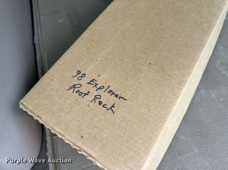 image for item KX9048 1998 Ford Explorer Eddie Bauer  SUV