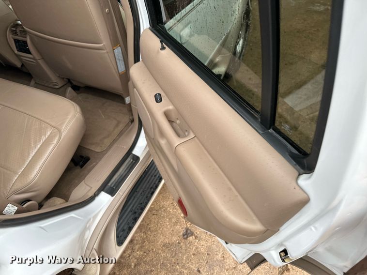 image for item KX9048 1998 Ford Explorer Eddie Bauer  SUV