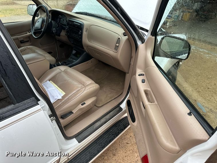 image for item KX9048 1998 Ford Explorer Eddie Bauer  SUV