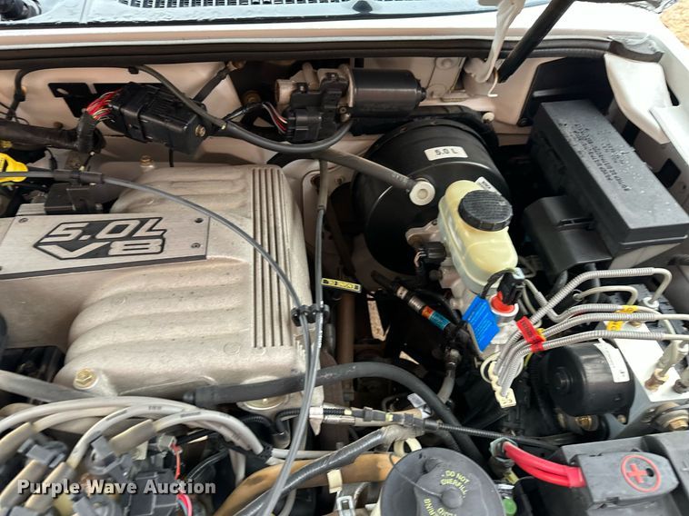 image for item KX9048 1998 Ford Explorer Eddie Bauer  SUV