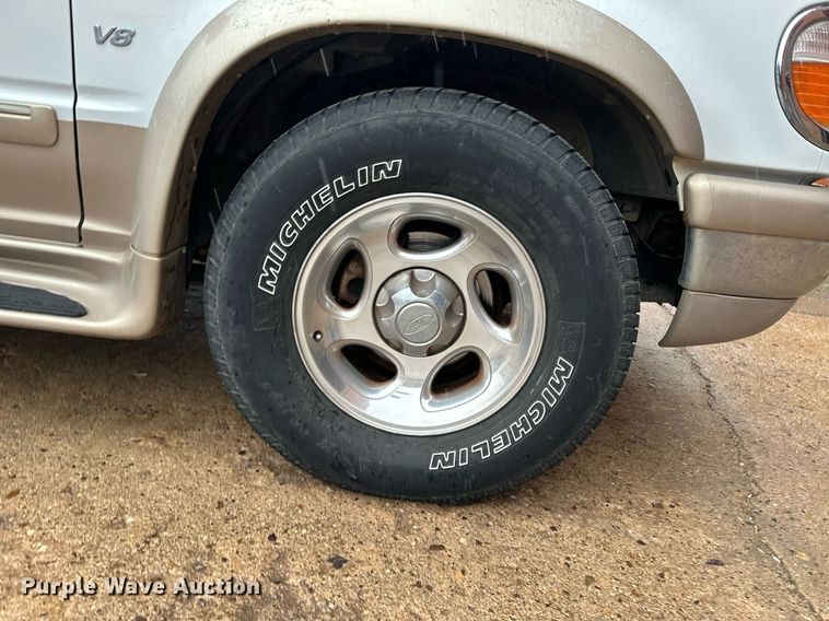 image for item KX9048 1998 Ford Explorer Eddie Bauer  SUV