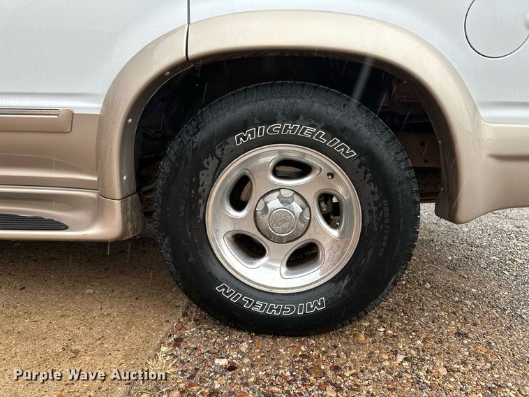 image for item KX9048 1998 Ford Explorer Eddie Bauer  SUV