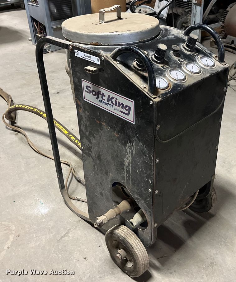 image for item LA9935 1996 Clemco 1642  sandblaster