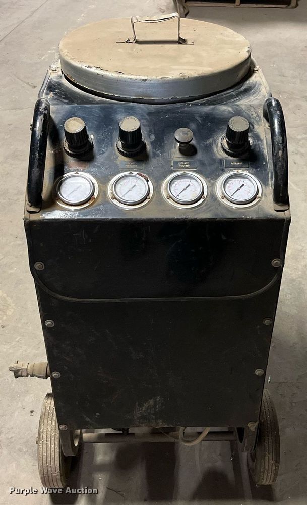 image for item LA9935 1996 Clemco 1642  sandblaster