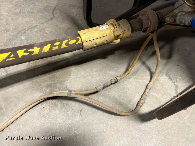 image for item LA9935 1996 Clemco 1642  sandblaster