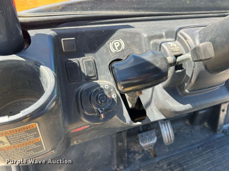 image for item LG9077 2015 Kubota RTV-X900  utility vehicle