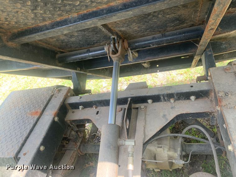 image for item LH9567 1999 Cushman Turf-Truckster  utility vehicle