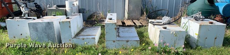 image for item LH9592 (6) auxiliary fuel tanks