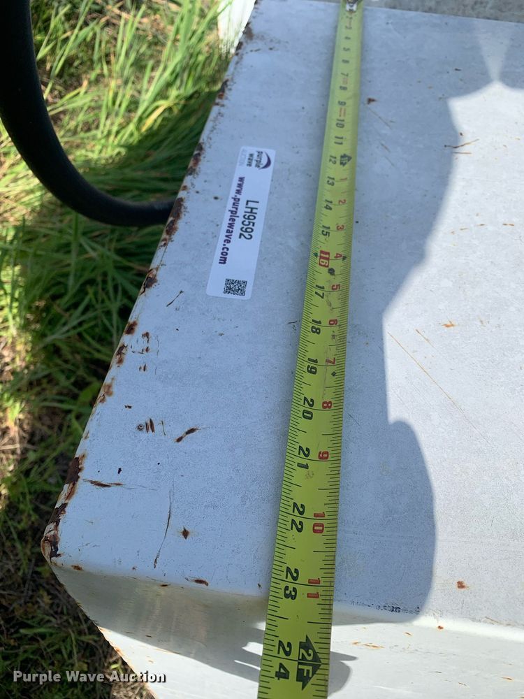 image for item LH9592 (6) auxiliary fuel tanks