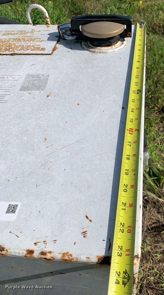 image for item LH9592 (6) auxiliary fuel tanks