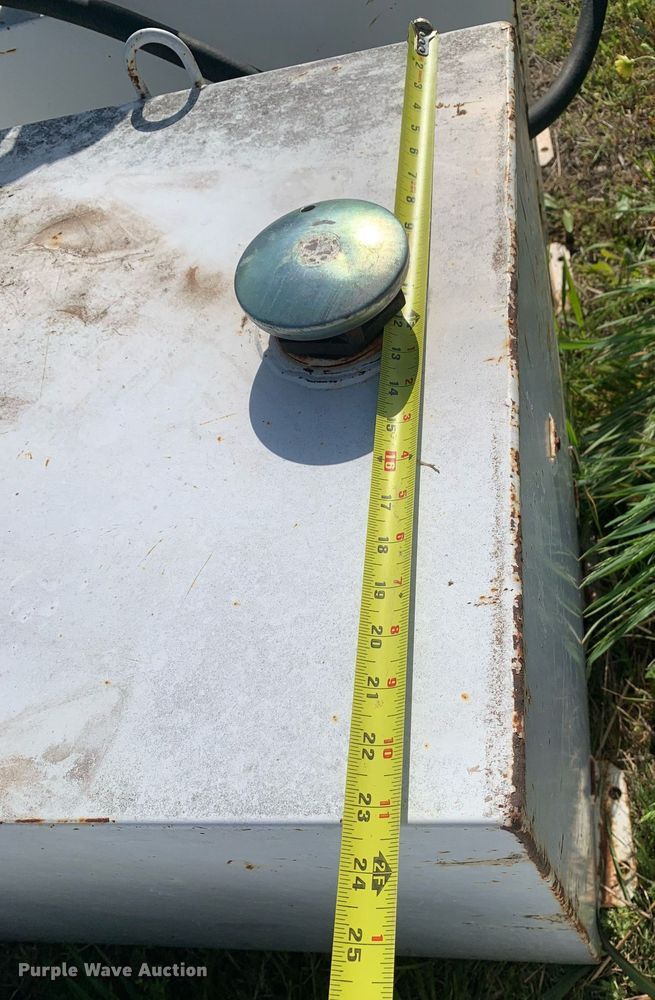 image for item LH9592 (6) auxiliary fuel tanks