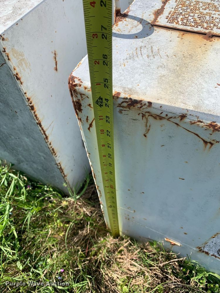 image for item LH9592 (6) auxiliary fuel tanks