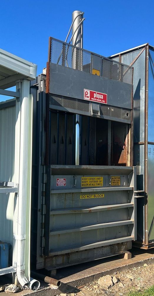 image for item LI9647 Piqua  cardboard baler