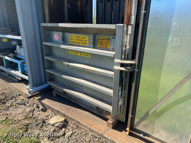 image for item LI9647 Piqua  cardboard baler