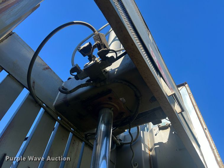 image for item LI9647 Piqua  cardboard baler