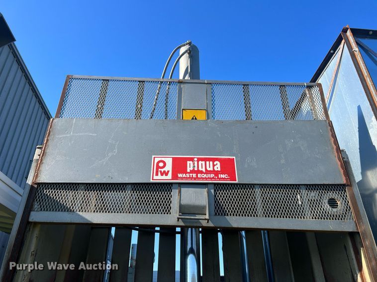 image for item LI9647 Piqua  cardboard baler