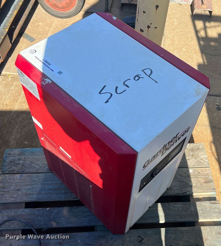 image for item LI9650 Gardner Denver XGNC75A100  refrigerated compressed air dryer