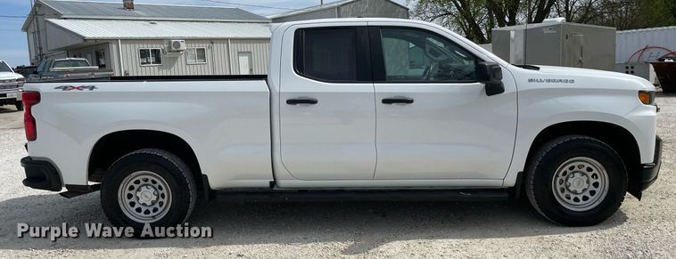 image for item LJ9631 2019 Chevrolet Silverado 1500  Double Cab pickup truck