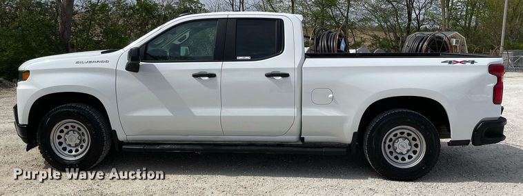 image for item LJ9631 2019 Chevrolet Silverado 1500  Double Cab pickup truck