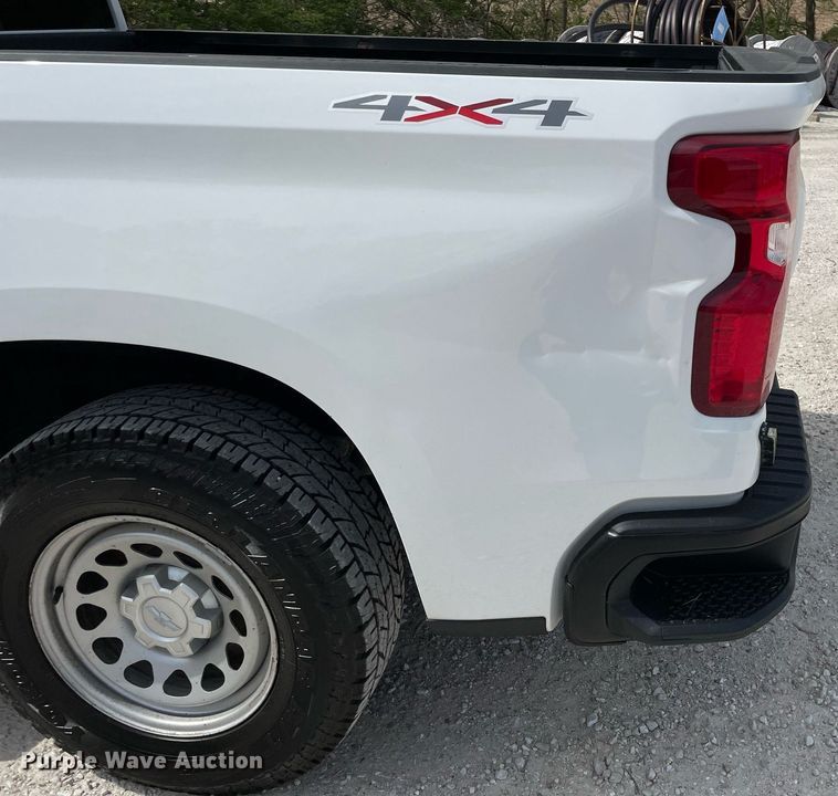 image for item LJ9631 2019 Chevrolet Silverado 1500  Double Cab pickup truck