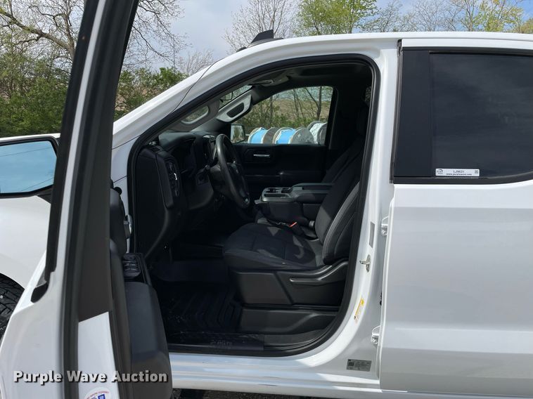 image for item LJ9631 2019 Chevrolet Silverado 1500  Double Cab pickup truck