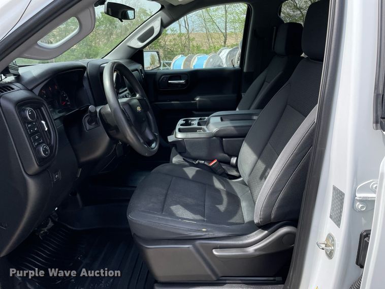 image for item LJ9631 2019 Chevrolet Silverado 1500  Double Cab pickup truck