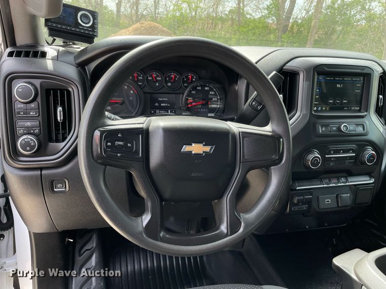 image for item LJ9631 2019 Chevrolet Silverado 1500  Double Cab pickup truck