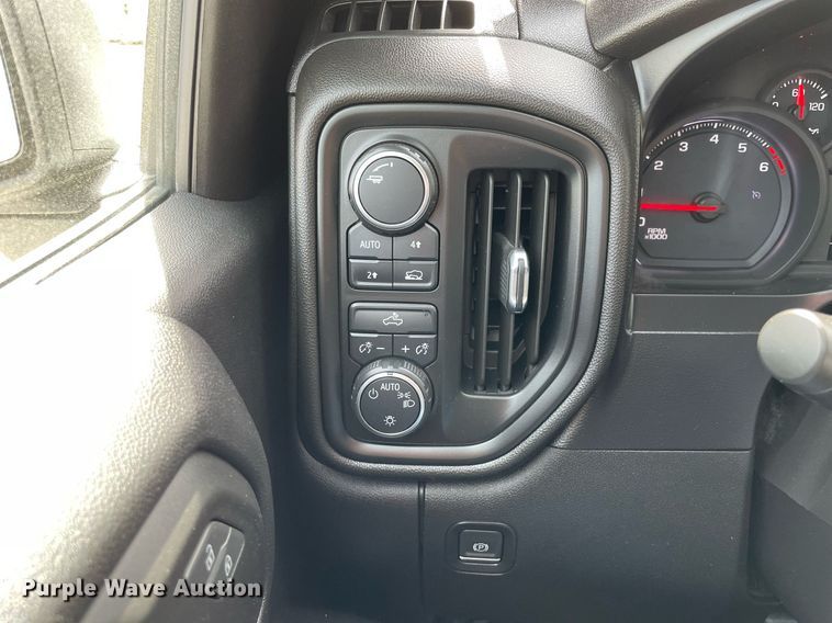 image for item LJ9631 2019 Chevrolet Silverado 1500  Double Cab pickup truck