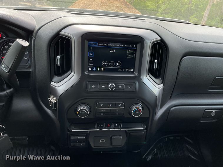 image for item LJ9631 2019 Chevrolet Silverado 1500  Double Cab pickup truck