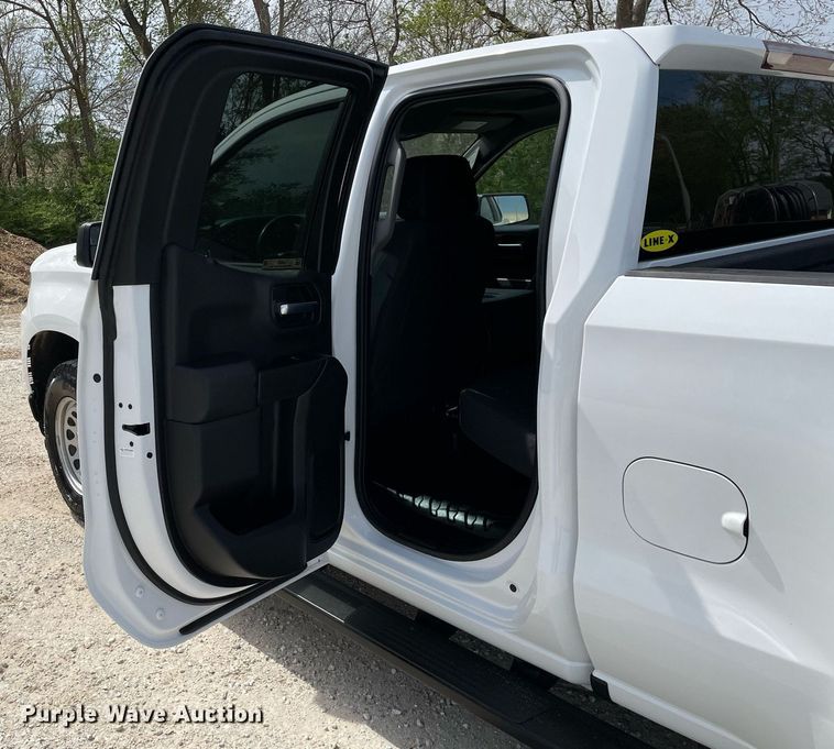 image for item LJ9631 2019 Chevrolet Silverado 1500  Double Cab pickup truck