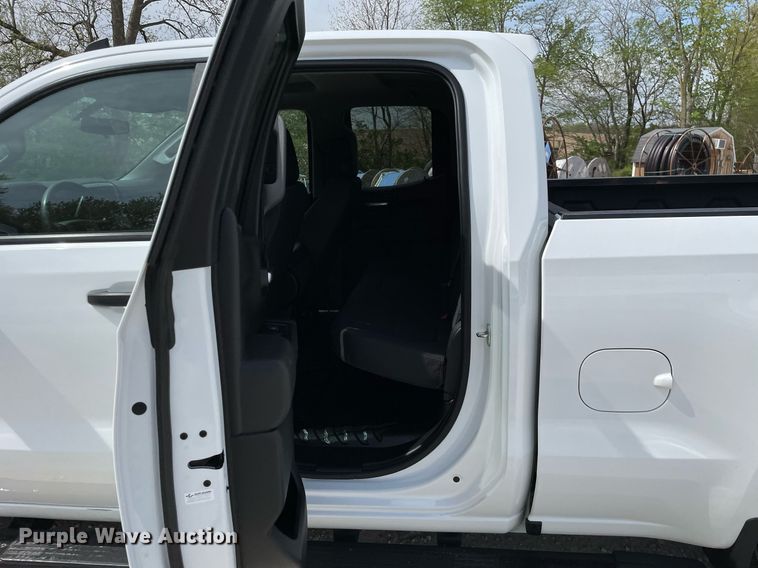 image for item LJ9631 2019 Chevrolet Silverado 1500  Double Cab pickup truck