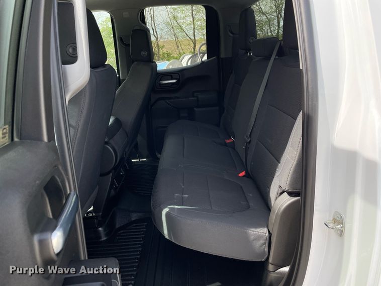 image for item LJ9631 2019 Chevrolet Silverado 1500  Double Cab pickup truck