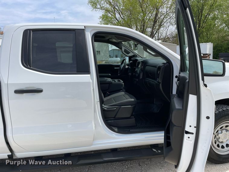 image for item LJ9631 2019 Chevrolet Silverado 1500  Double Cab pickup truck