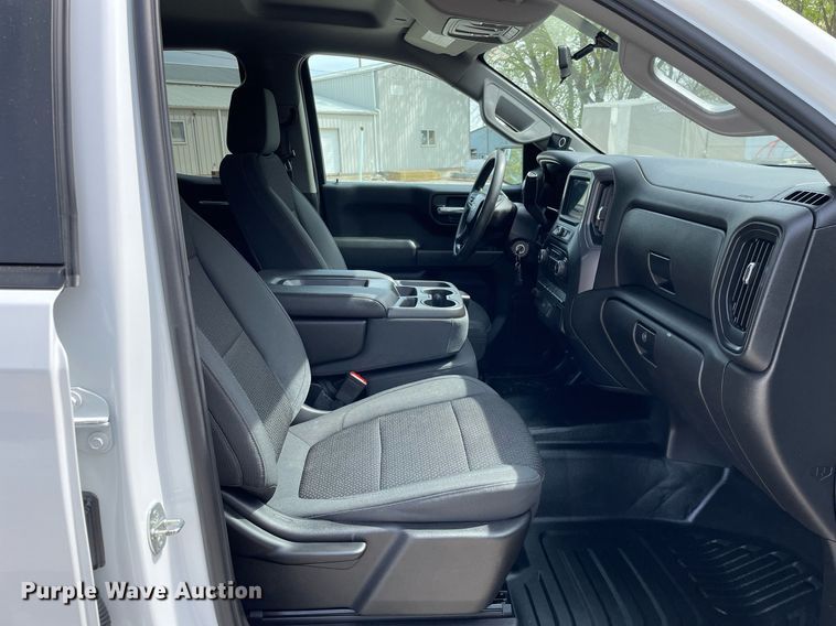 image for item LJ9631 2019 Chevrolet Silverado 1500  Double Cab pickup truck