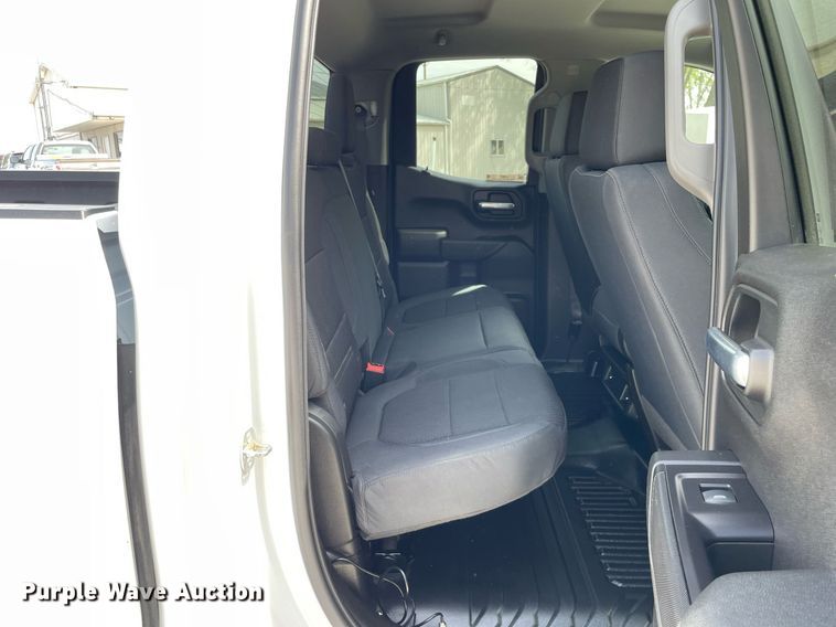 image for item LJ9631 2019 Chevrolet Silverado 1500  Double Cab pickup truck