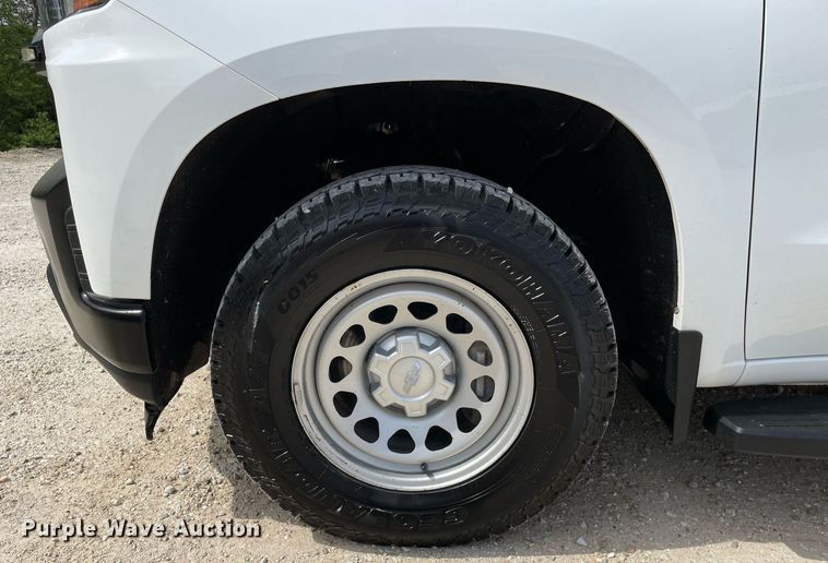 image for item LJ9631 2019 Chevrolet Silverado 1500  Double Cab pickup truck