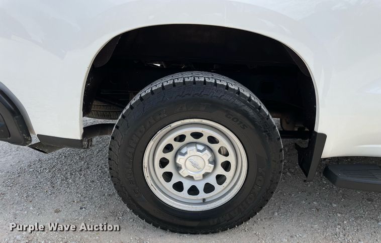 image for item LJ9631 2019 Chevrolet Silverado 1500  Double Cab pickup truck