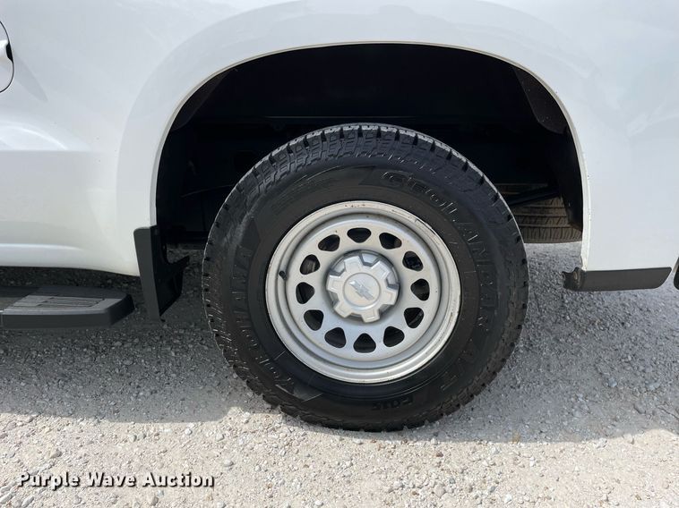 image for item LJ9631 2019 Chevrolet Silverado 1500  Double Cab pickup truck