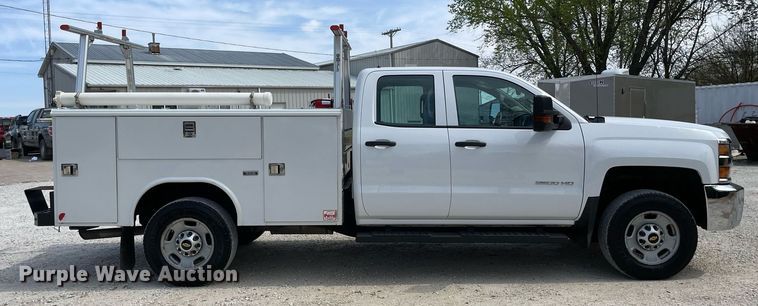 image for item LJ9632 2018 Chevrolet Silverado 2500HD  Double Cab utility bed pickup truck