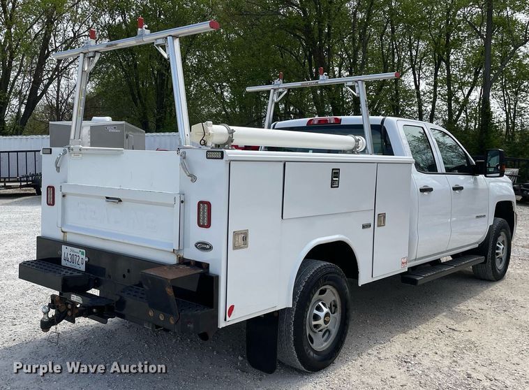 image for item LJ9632 2018 Chevrolet Silverado 2500HD  Double Cab utility bed pickup truck