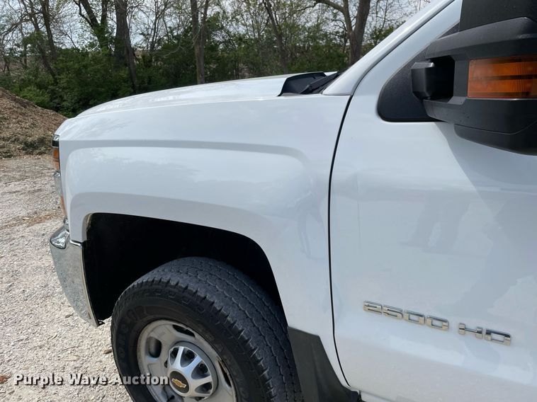 image for item LJ9632 2018 Chevrolet Silverado 2500HD  Double Cab utility bed pickup truck