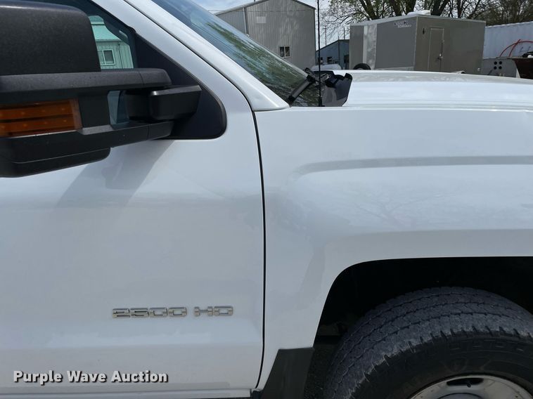 image for item LJ9632 2018 Chevrolet Silverado 2500HD  Double Cab utility bed pickup truck