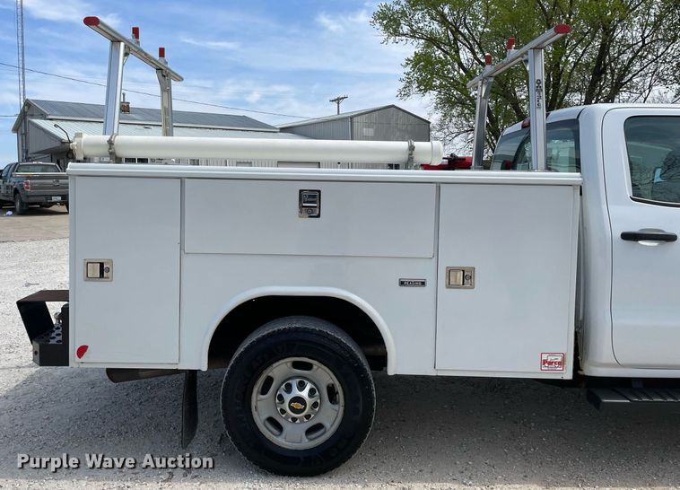 image for item LJ9632 2018 Chevrolet Silverado 2500HD  Double Cab utility bed pickup truck