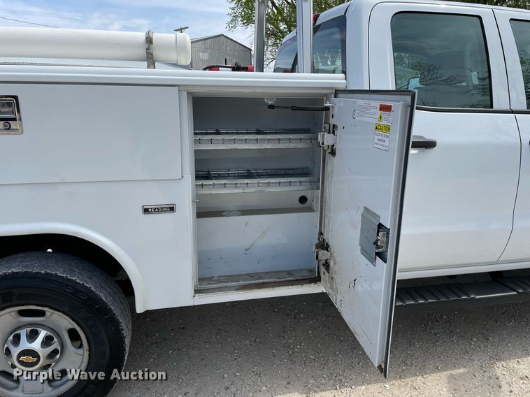 image for item LJ9632 2018 Chevrolet Silverado 2500HD  Double Cab utility bed pickup truck