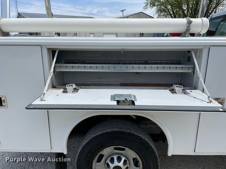 image for item LJ9632 2018 Chevrolet Silverado 2500HD  Double Cab utility bed pickup truck