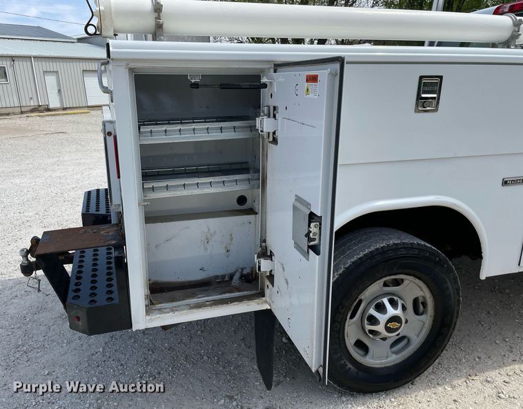 image for item LJ9632 2018 Chevrolet Silverado 2500HD  Double Cab utility bed pickup truck